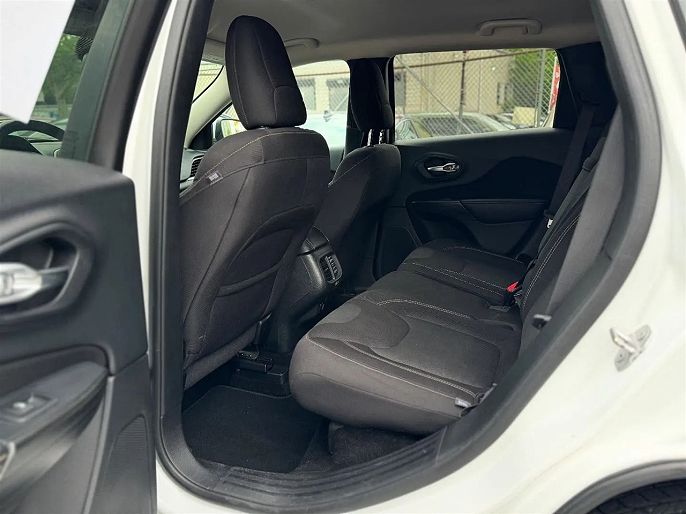 Vehicle view 7