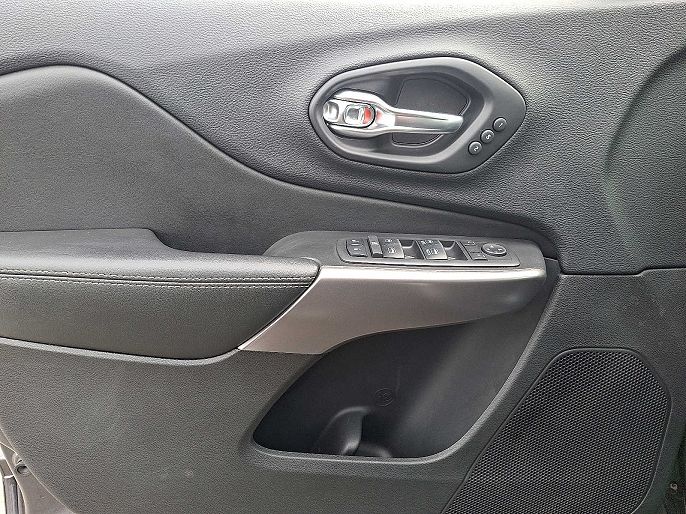 Vehicle view 13