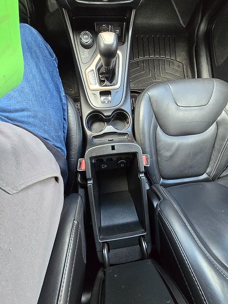 Vehicle view 25