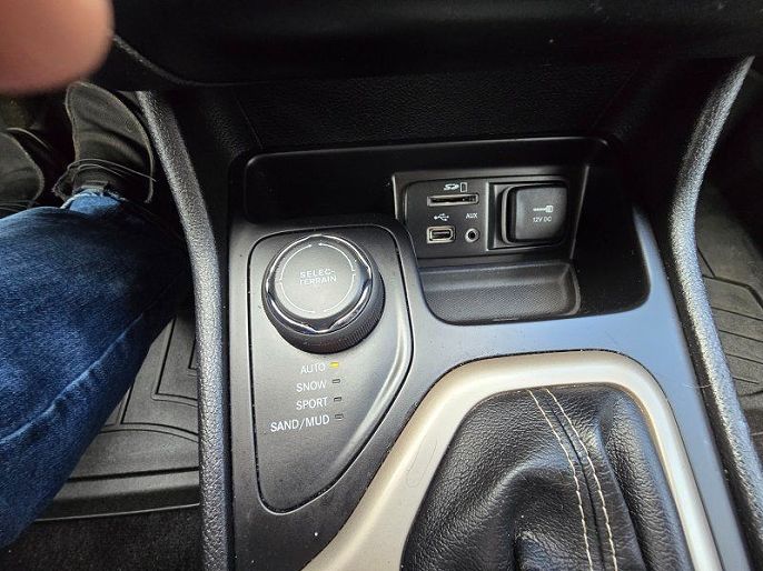 Vehicle view 27