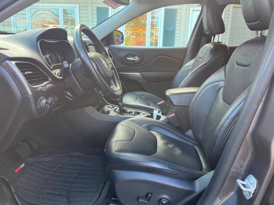 Vehicle view 9