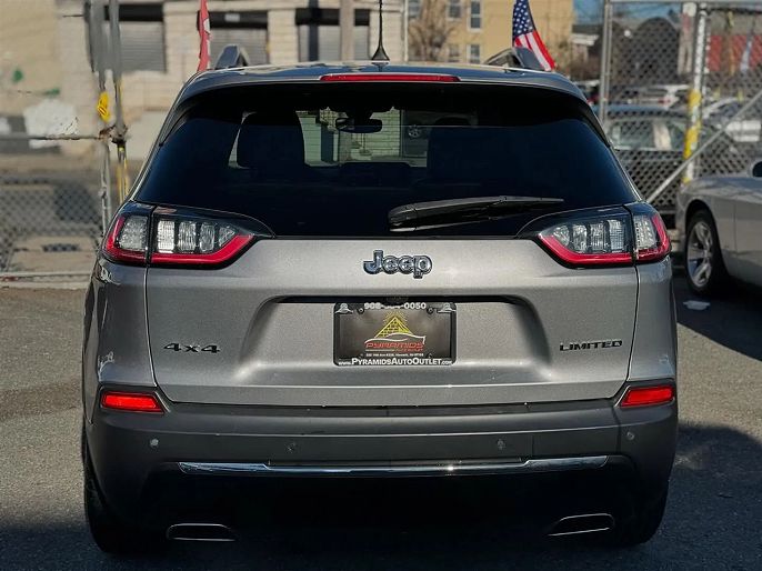 Vehicle view 9