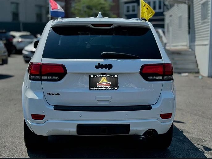 Vehicle view 9