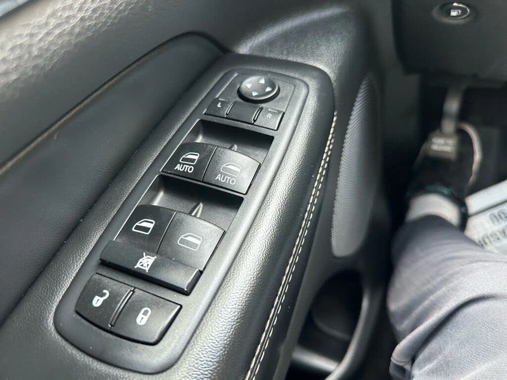 Vehicle view 25