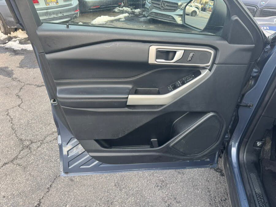 Vehicle view 9