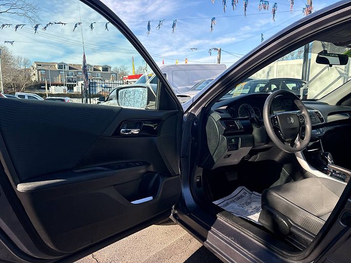 Vehicle view 34