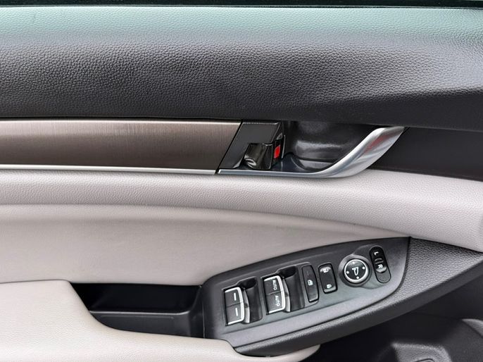 Vehicle view 19