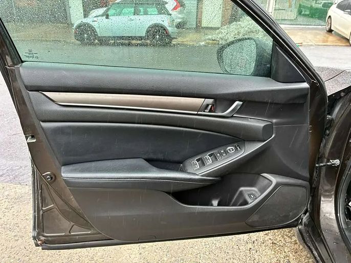 Vehicle view 9