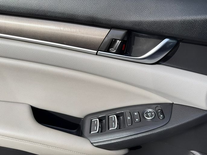 Vehicle view 19