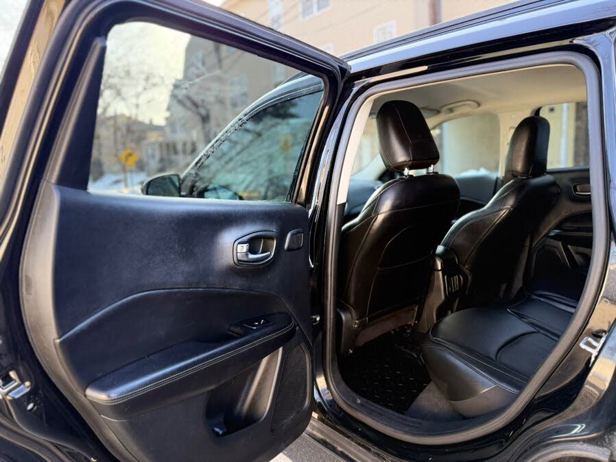 Vehicle view 8