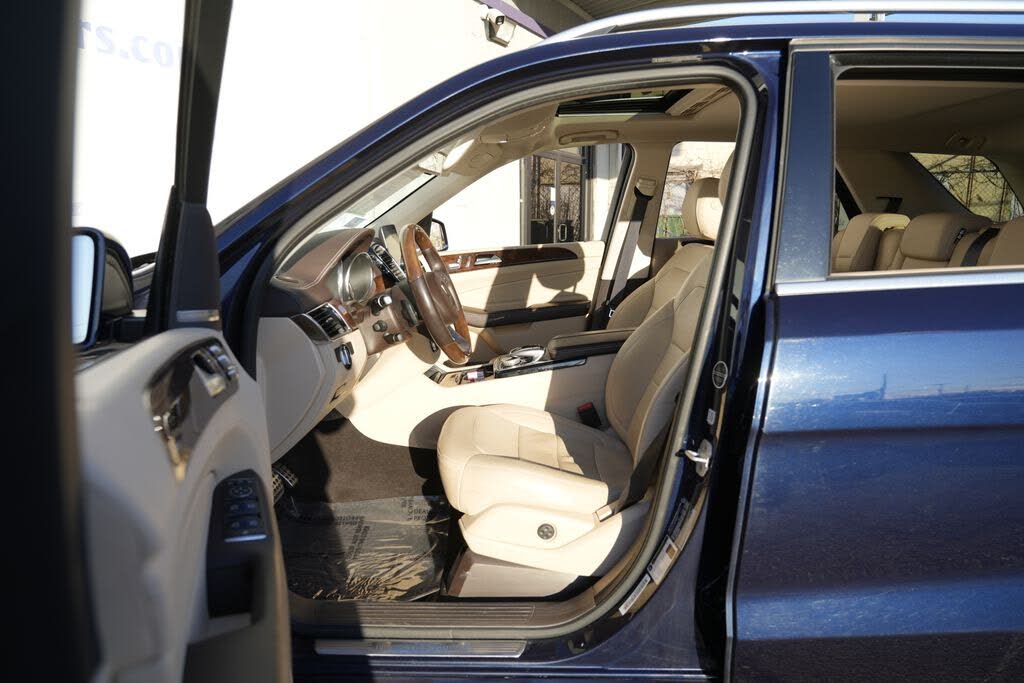 Vehicle view 17