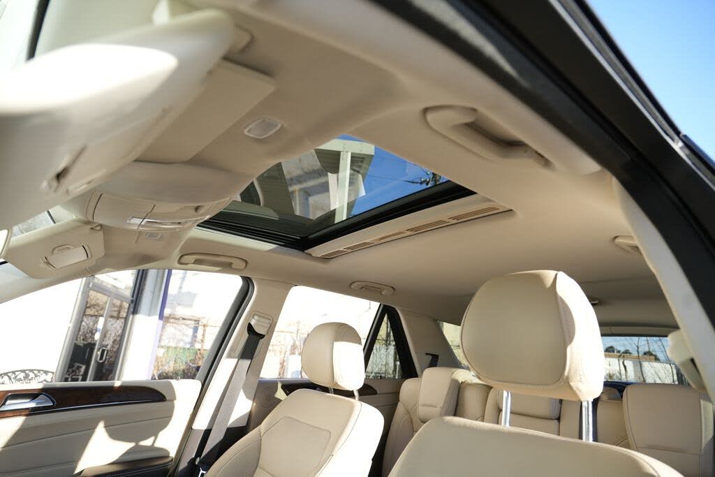 Vehicle view 25