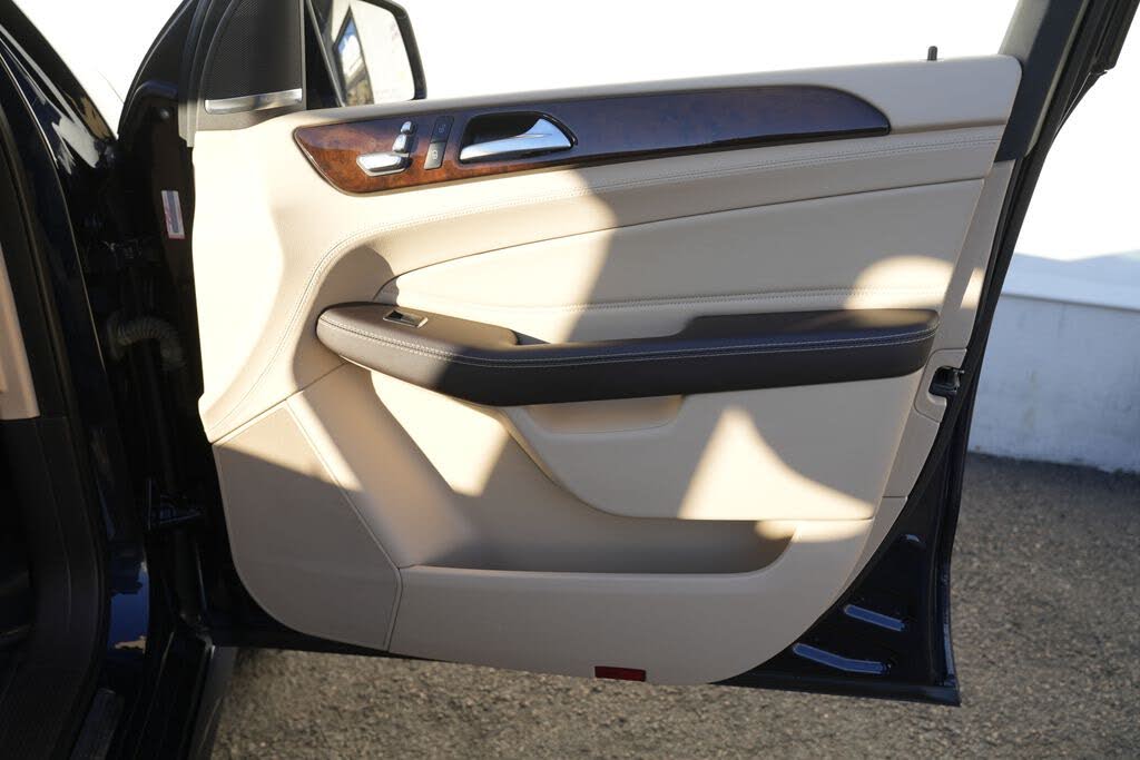 Vehicle view 37