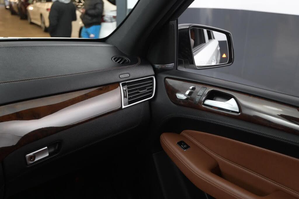 Vehicle view 23
