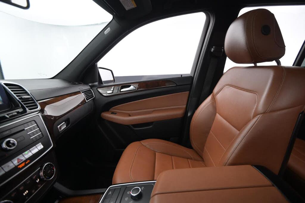 Vehicle view 34
