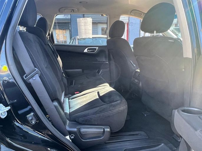 Vehicle view 8