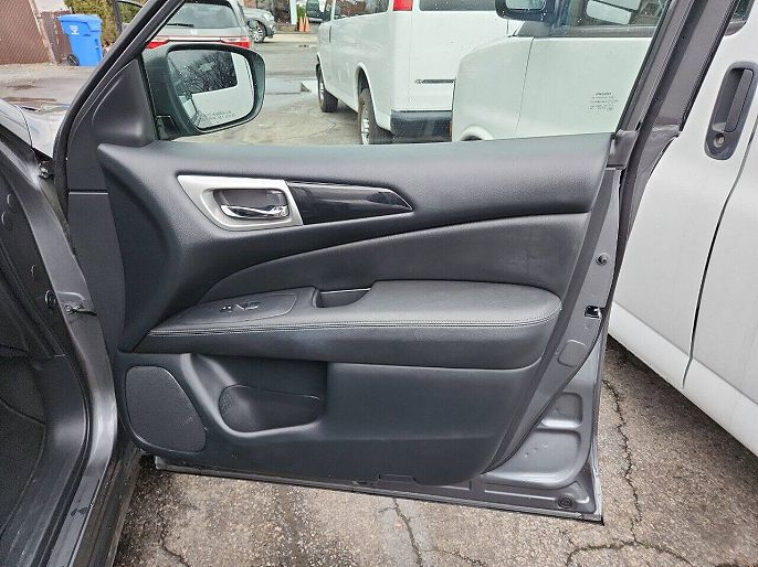 Vehicle view 16