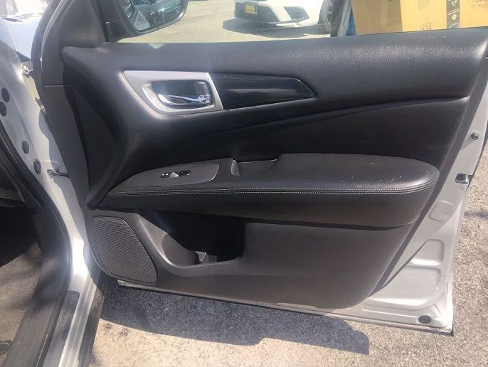 Vehicle view 27