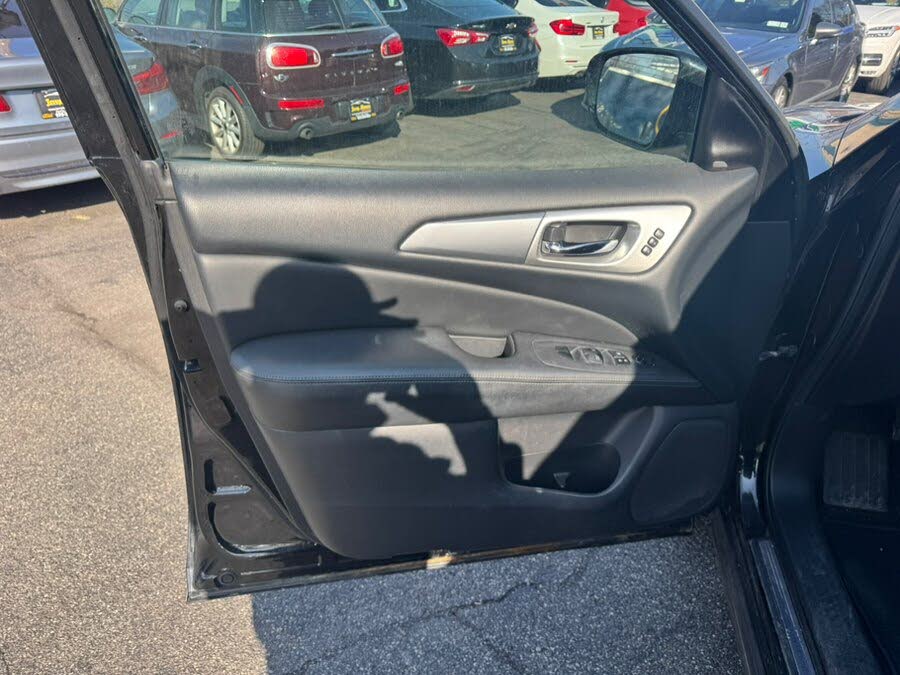Vehicle view 8