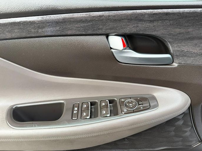Vehicle view 19