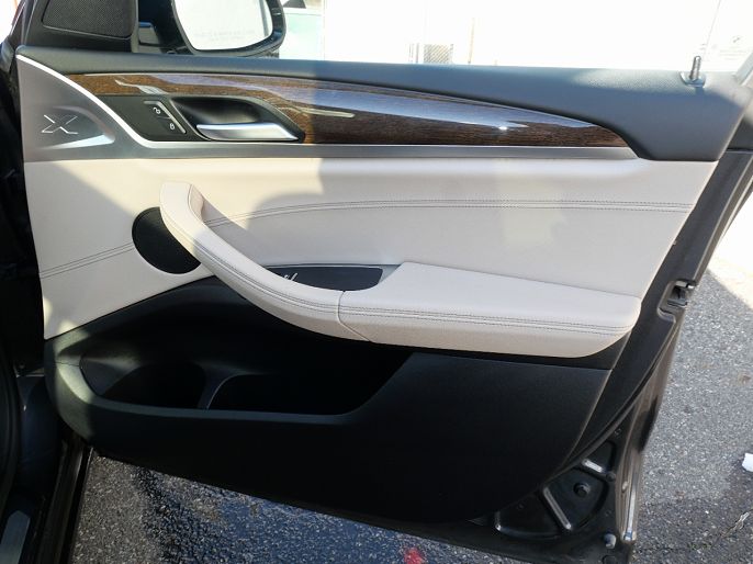 Vehicle view 27