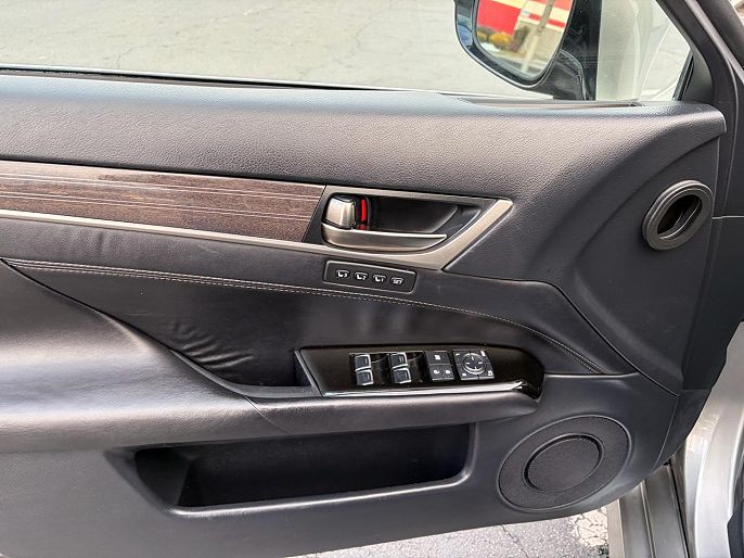 Vehicle view 60