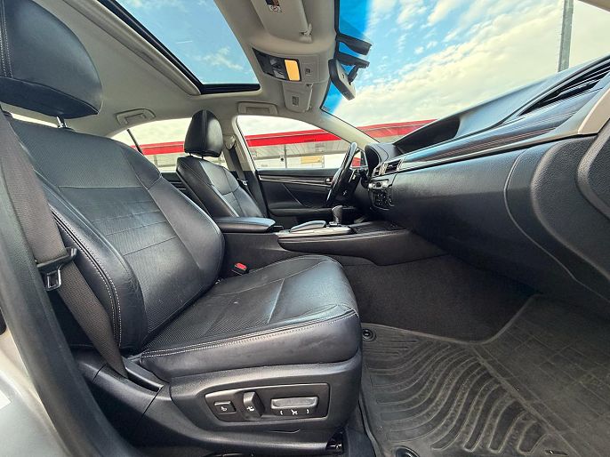 Vehicle view 79