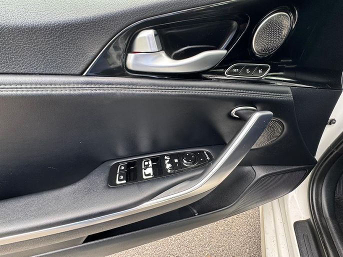 Vehicle view 33