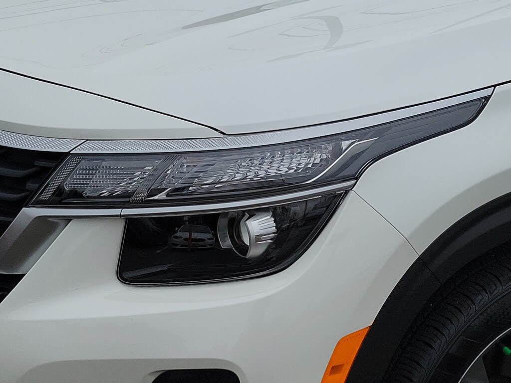 Vehicle view 9