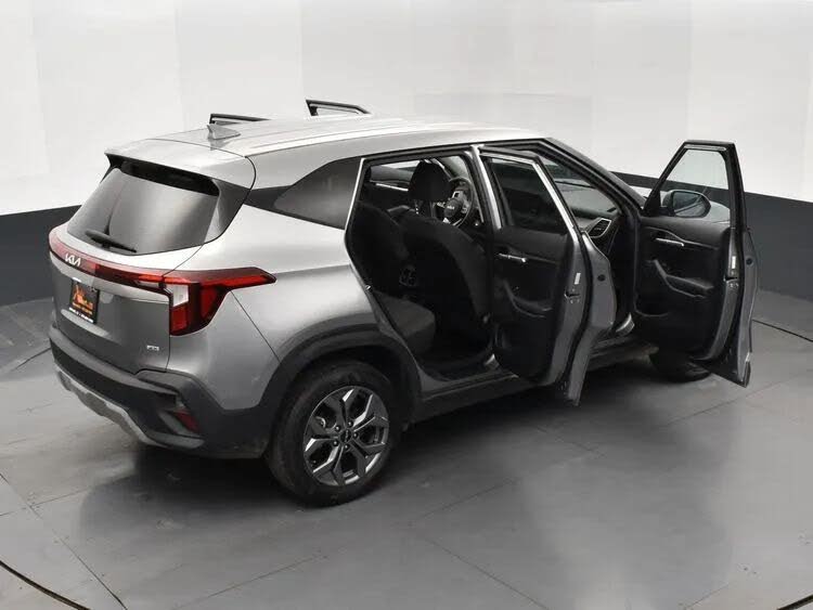 Vehicle view 6