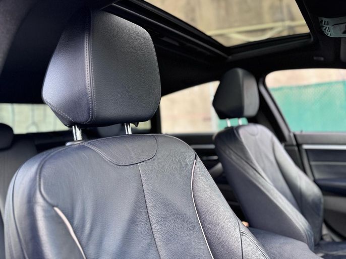Vehicle view 29