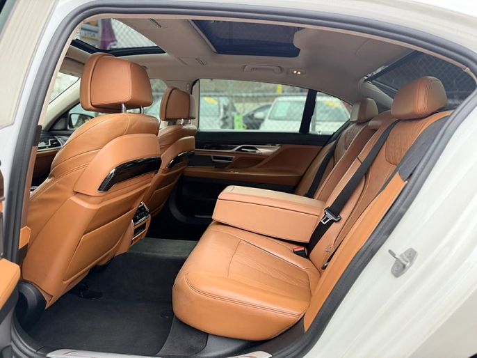 Vehicle view 14