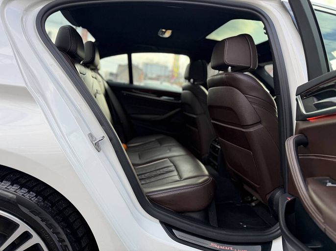 Vehicle view 19