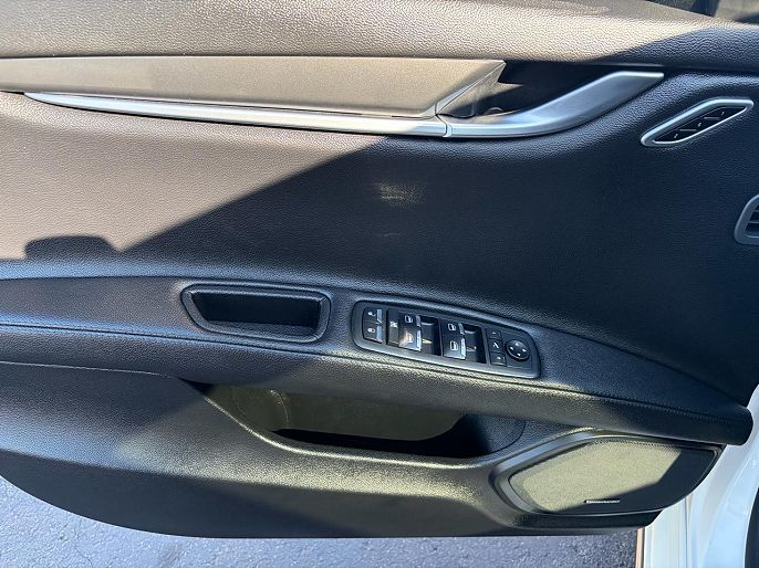 Vehicle view 16